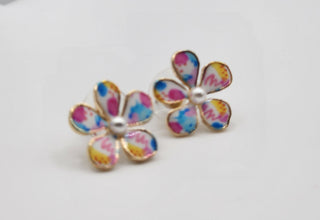 Painted Flower & Pearl Earring Set